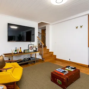 Apartment The Explorers - Sunny Stylish Family-friendly, Lisbon